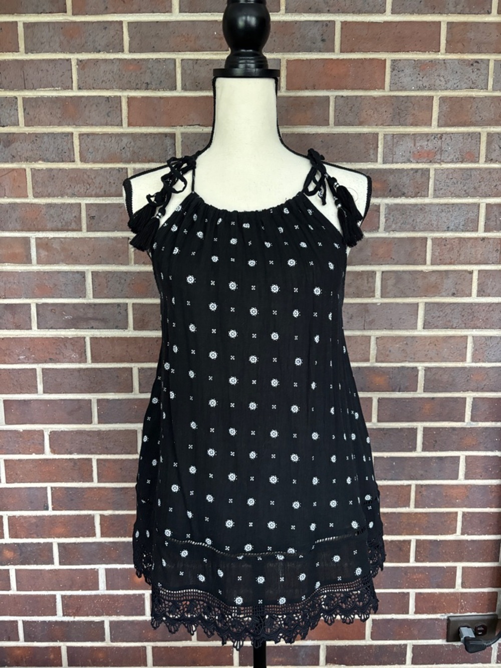 Old Navy Black Crochet Trim Tassel Strap Halter Tunic Top Sz L